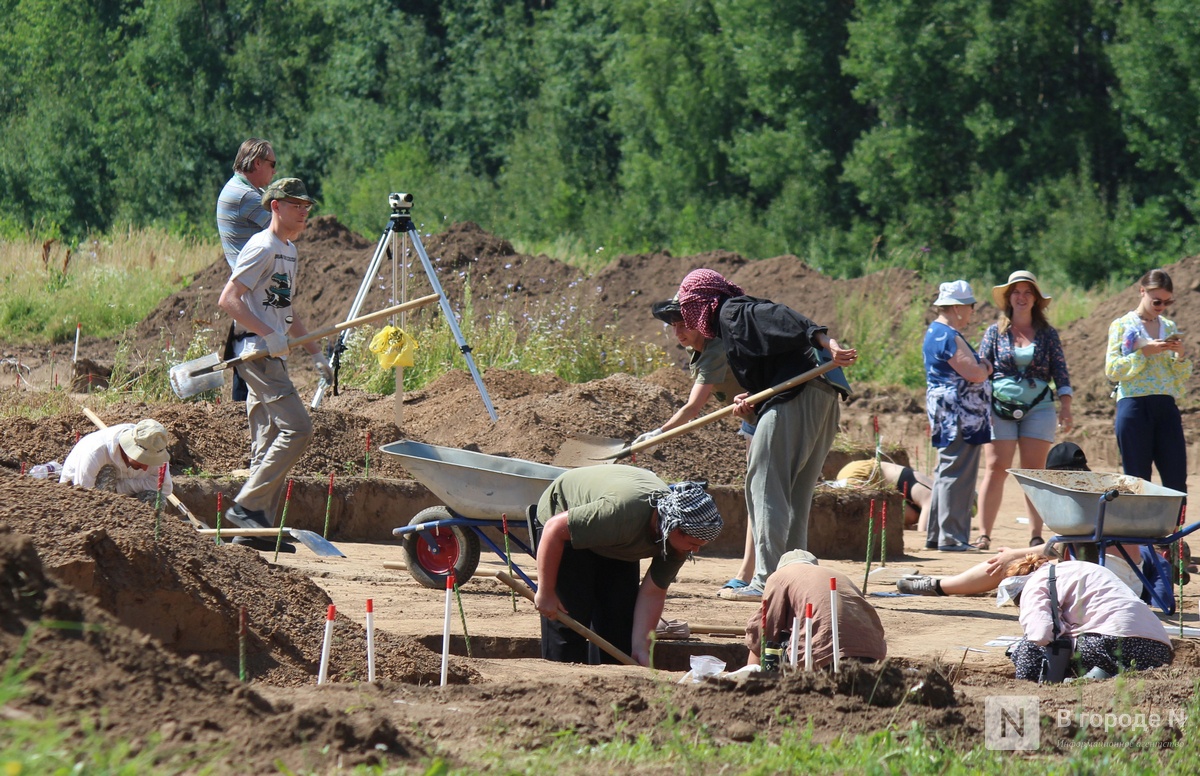 Могилы коней и старинные монеты: фоторепортаж с археологических раскопок в Нижегородской области - фото 21