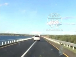Пьяный водитель устроил аварию на Заволжской дамбе: трое пострадали