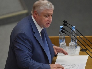 «Умри до пенсии, товарищ»: Миронов прочел депутатам стихи о пенсионной реформе