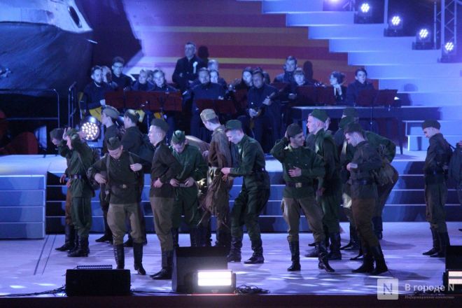Безруков, шоу Авербуха и шикарный салют: как прошел День Победы &mdash; 2025 в Нижнем Новгороде - фото 115