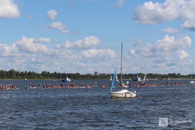 75 яхт и более 500 сапов вышли на Волгу в Нижнем Новгороде в День города - фото 56