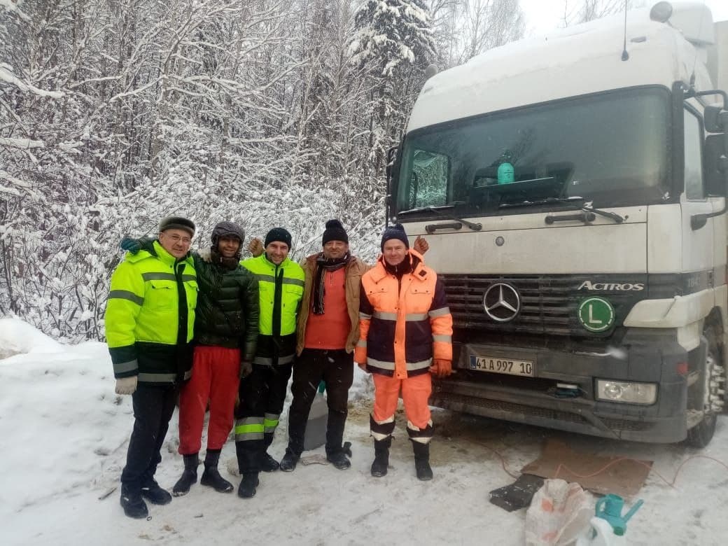 Дорожники спасли иранских дальнобойщиков в Нижегородской области - фото 1