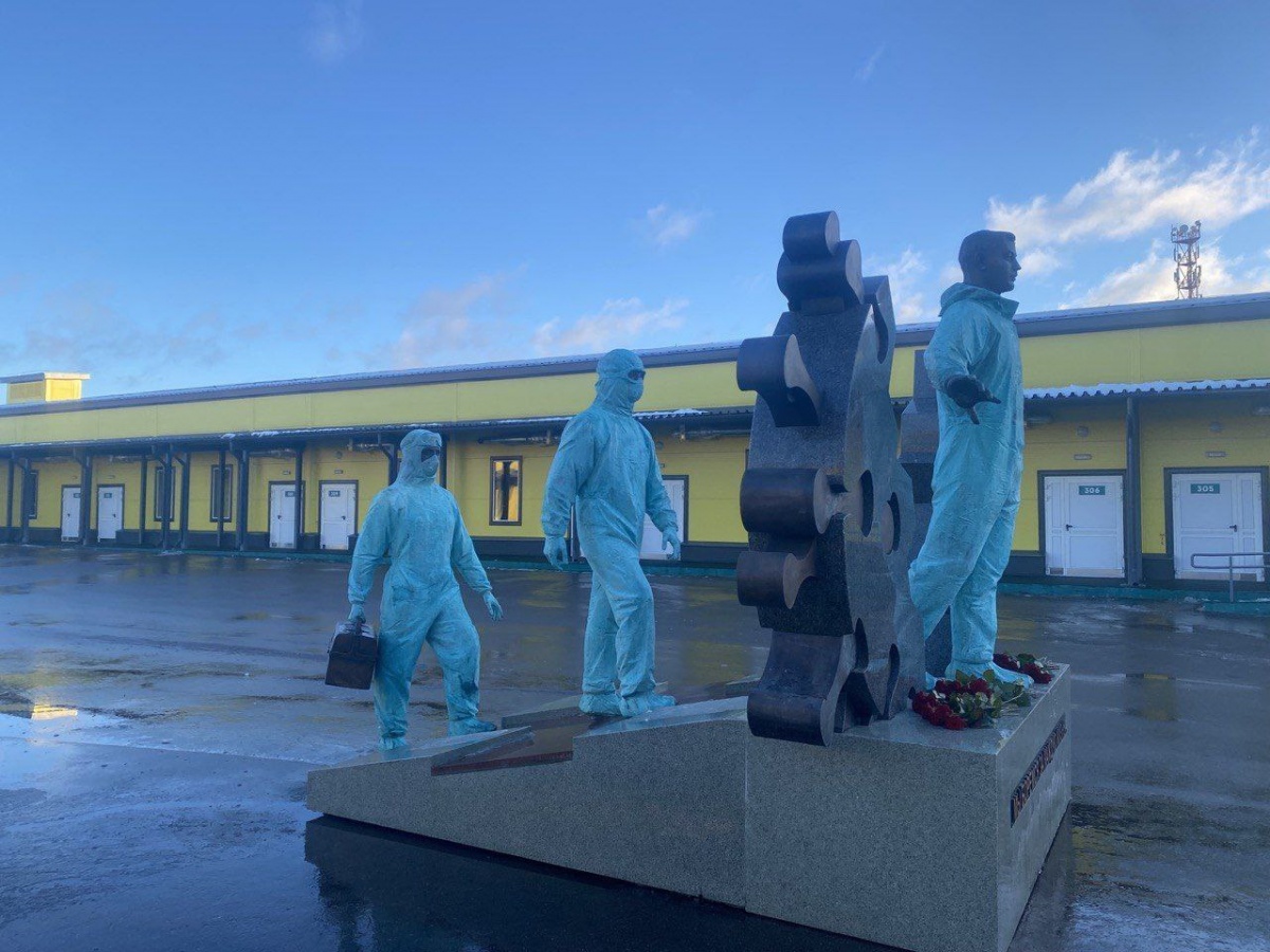Памятник &laquo;Три врача&raquo; открыли в Нижнем Новгороде - фото 1