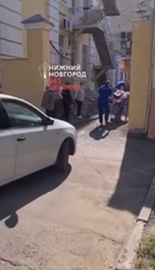 Загородивший проезд скорой нижегородский врач спешил на помощь больному