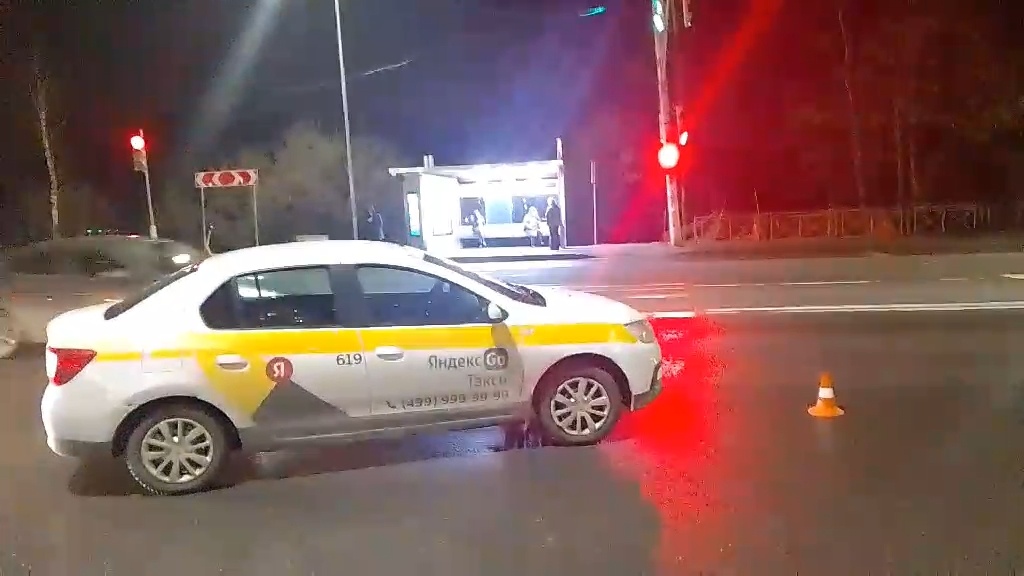 Водитель такси сбил девушку на переходе в Нижнем Новгороде