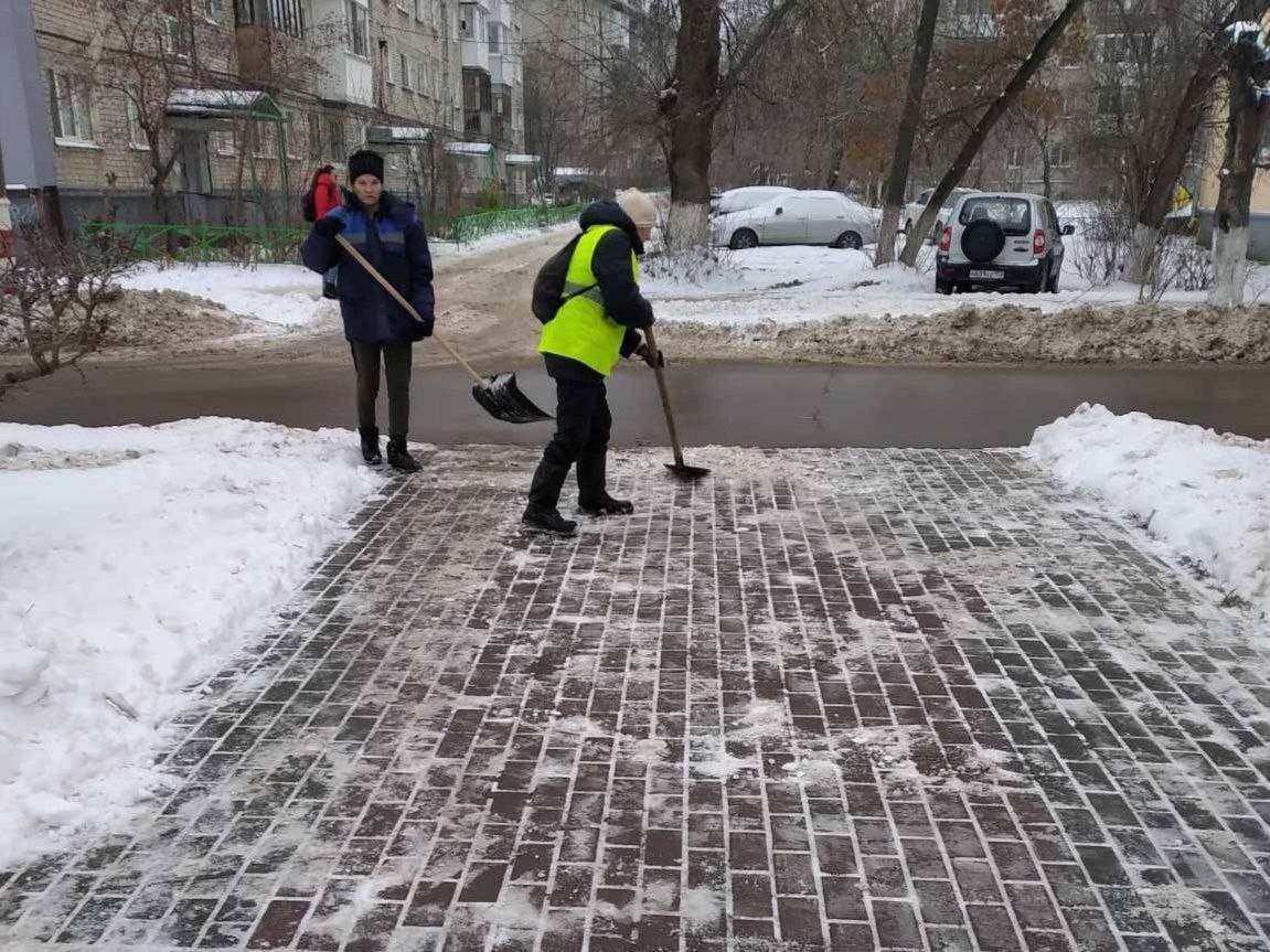 Последствия ледяного дождя ликвидируют в Дзержинске - фото 1