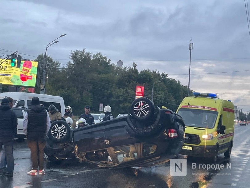 Автомобиль перевернулся на проспекте Гагарина в Нижнем Новгороде