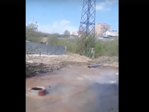 Две ремонтные бригады устраняют коммунальную аварию в Советском районе